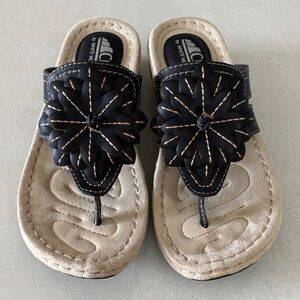 New Cliffs by White Mountain Cupcake Wedge Sandal Smooth Navy/Smooth Size 6